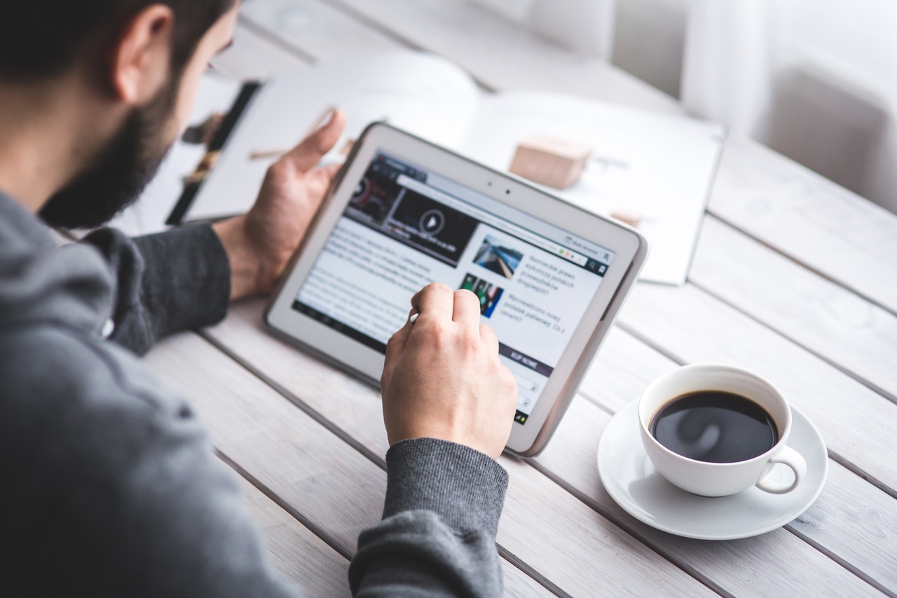 Two Sides of the e-Commerce Coin: The Stay-at-Home CPC Experiment